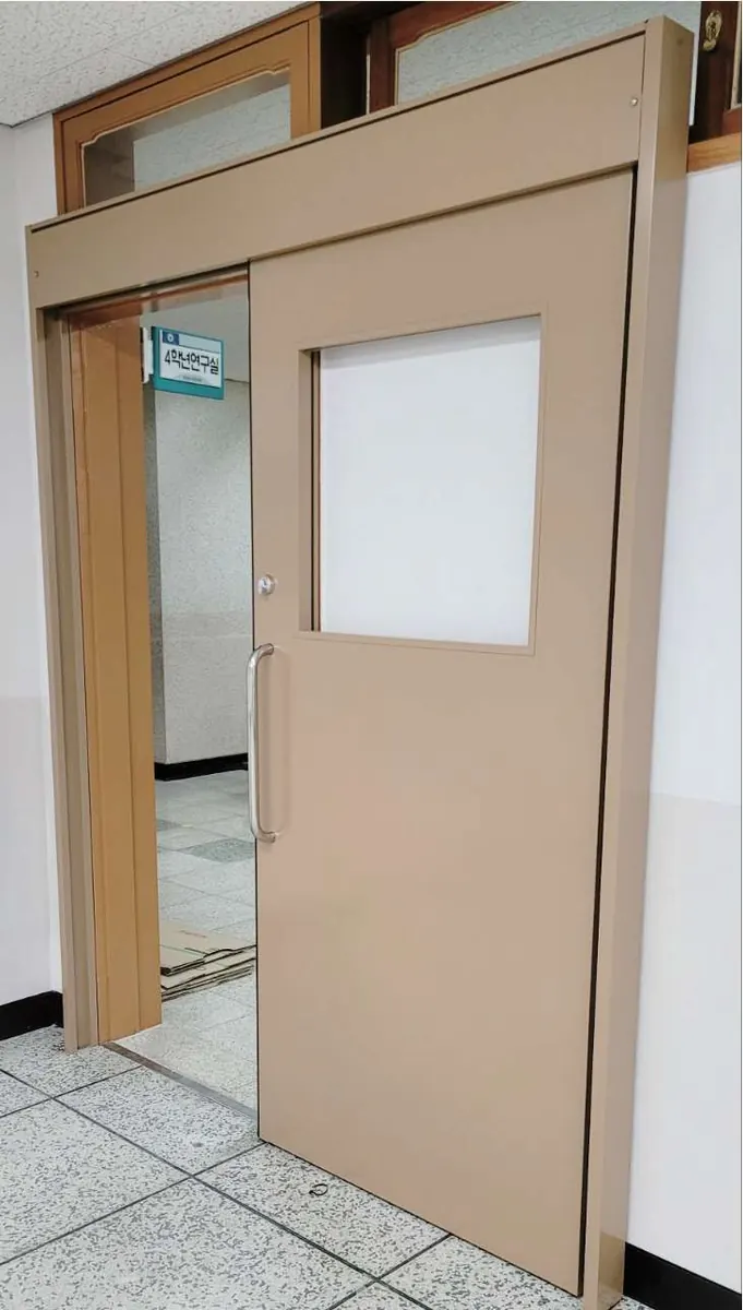 노출식 반자동문 시공 사진 1